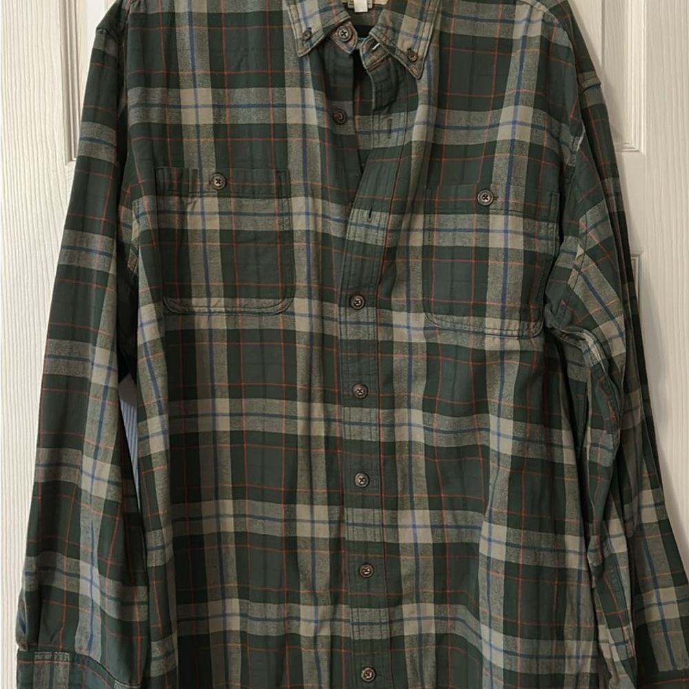 Duluth Trading Co Green and Red Casual Button Down Shirt